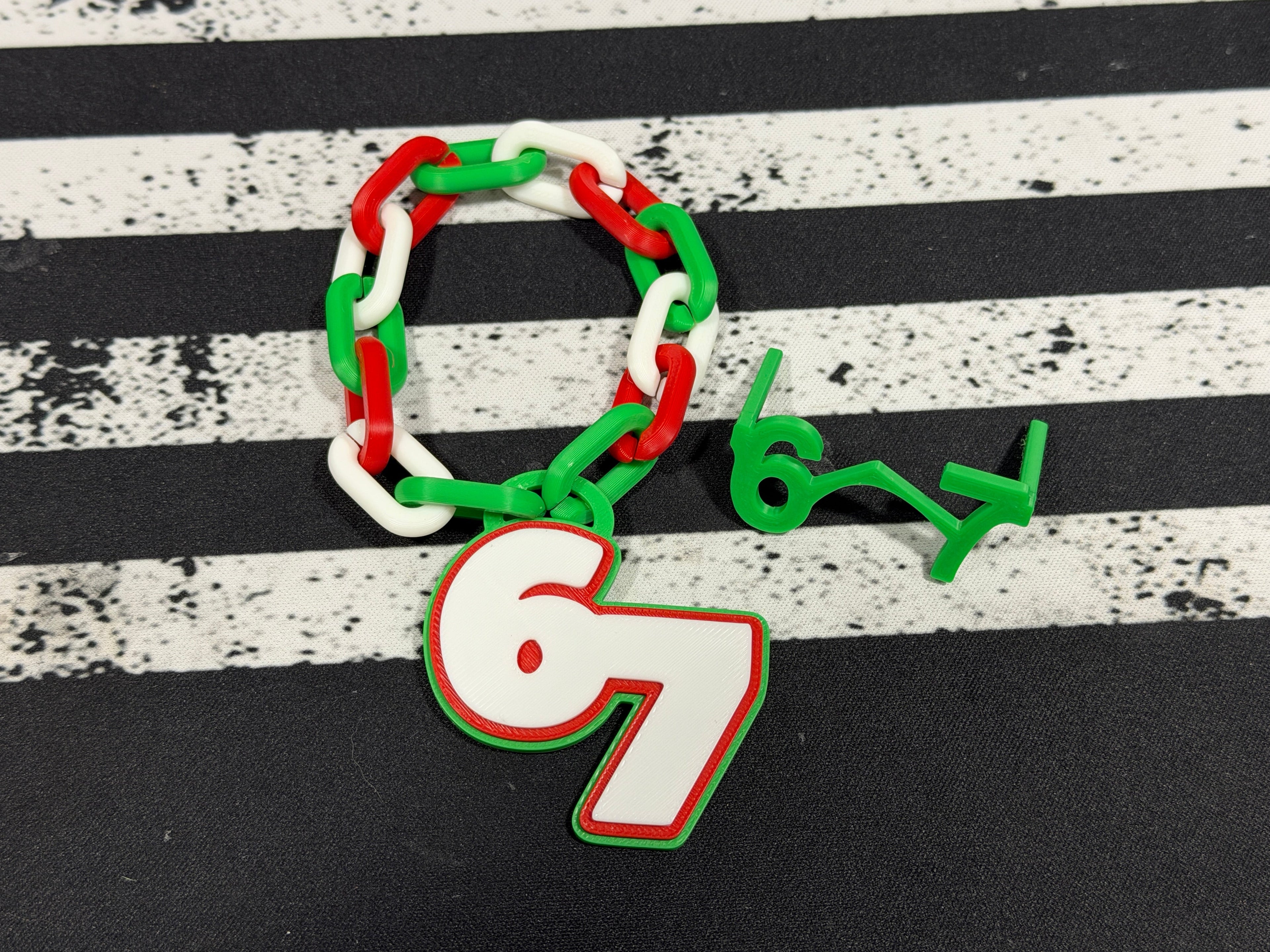 Elf On The Shelf - 67 Chain & Glasses