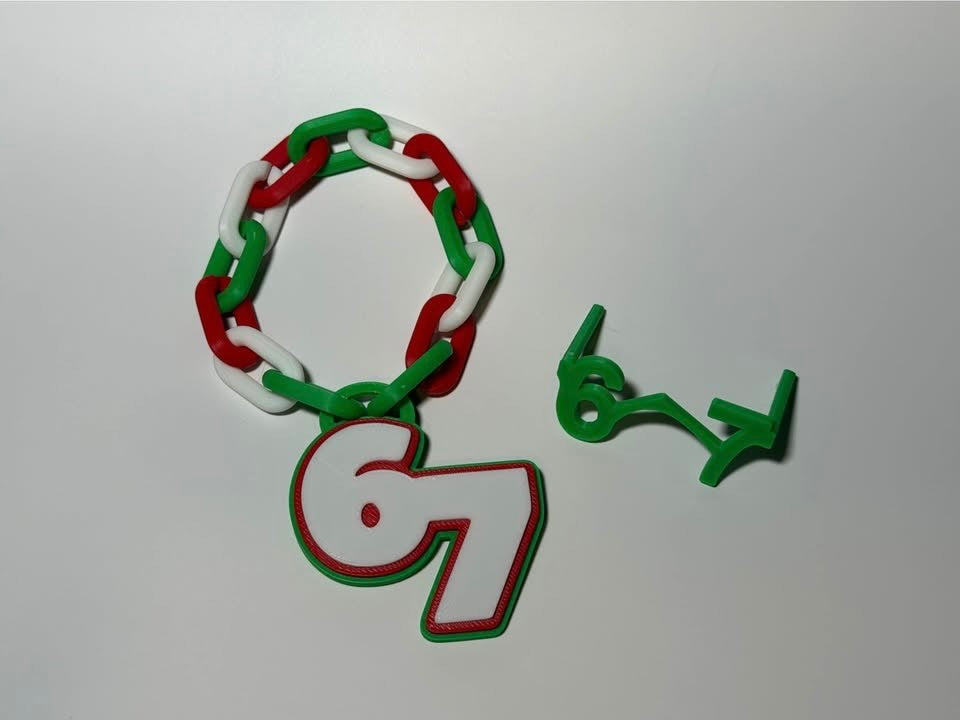 Elf On The Shelf - 67 Chain & Glasses